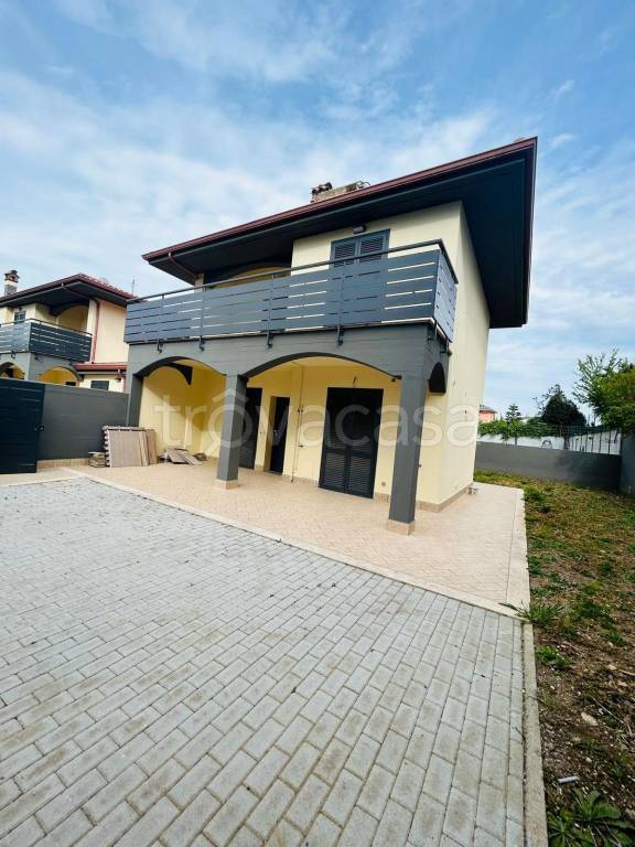 casa indipendente in vendita ad Anzio in zona Mare