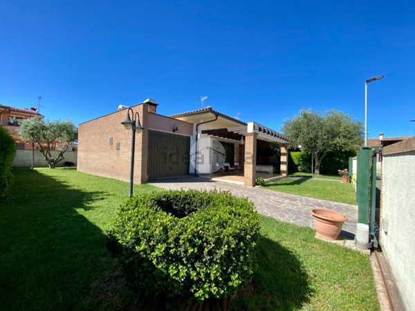casa indipendente in vendita ad Anzio in zona Villa Claudia