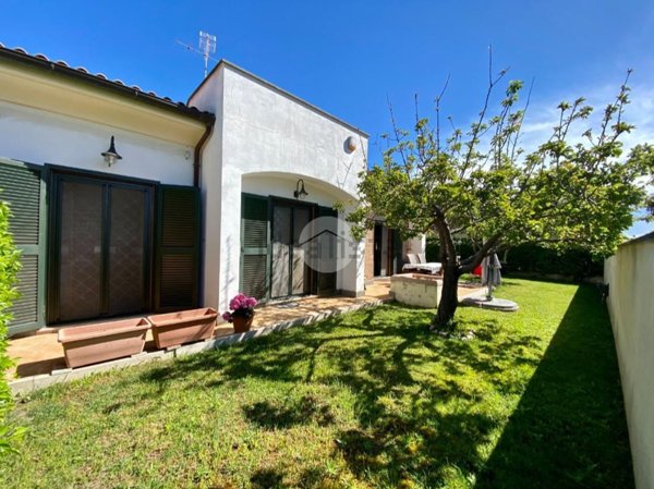 casa indipendente in vendita ad Anzio in zona Villa Claudia