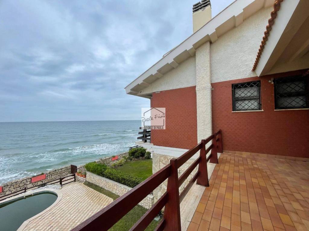 appartamento in vendita ad Anzio in zona Mare