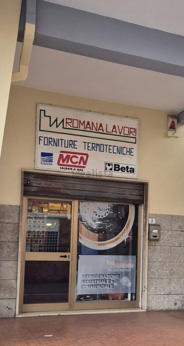locale commerciale in vendita ad Anzio