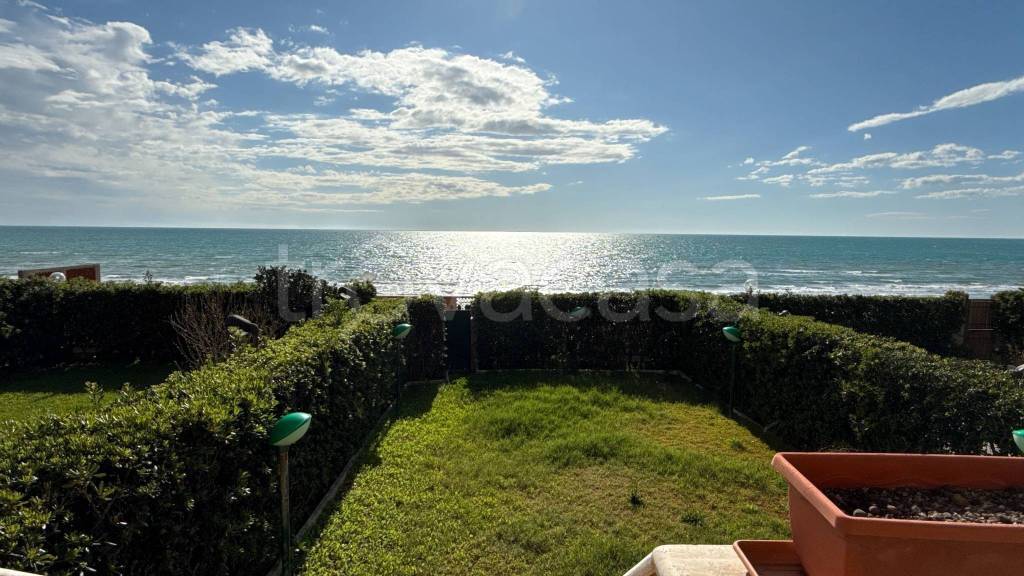 appartamento in vendita ad Anzio in zona Mare