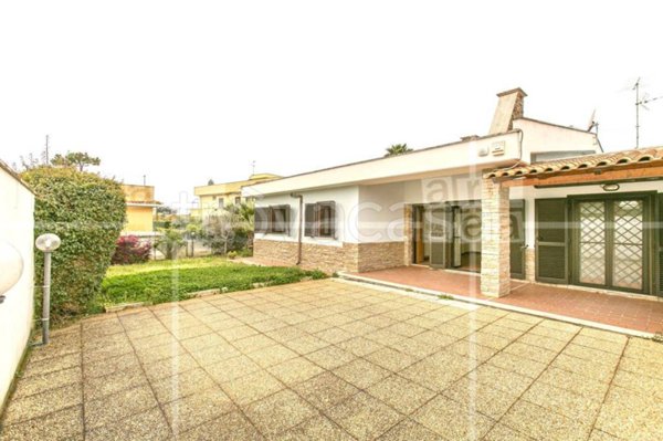 casa indipendente in vendita ad Anzio in zona Villa Claudia