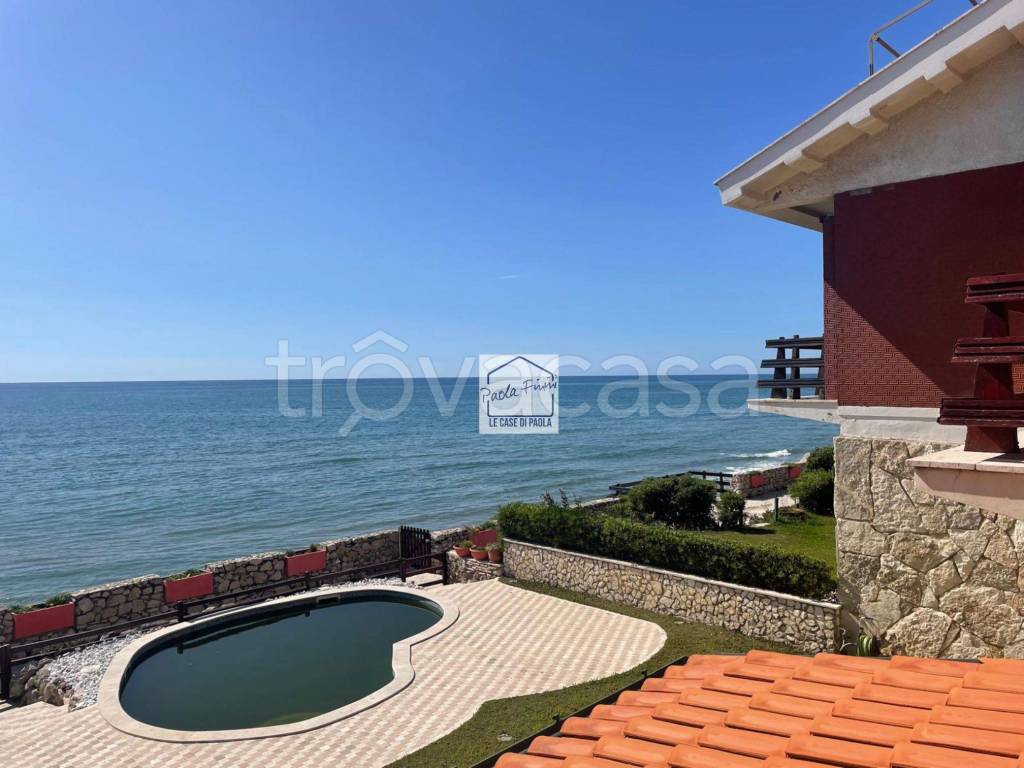 appartamento in vendita ad Anzio in zona Anzio Colonia