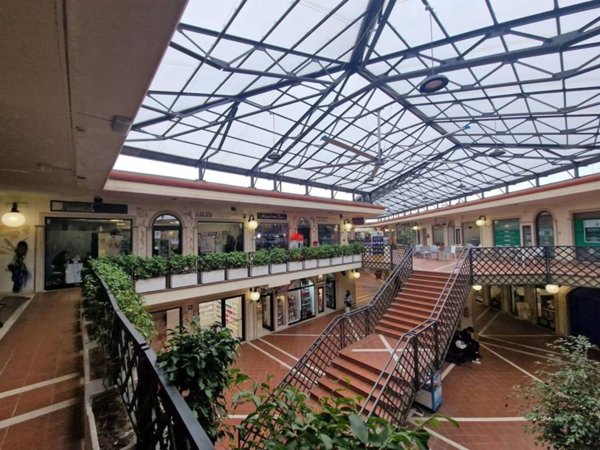 negozio in vendita ad Anzio