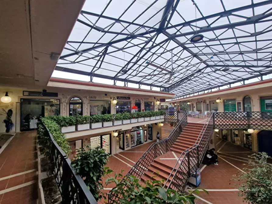 negozio in vendita ad Anzio