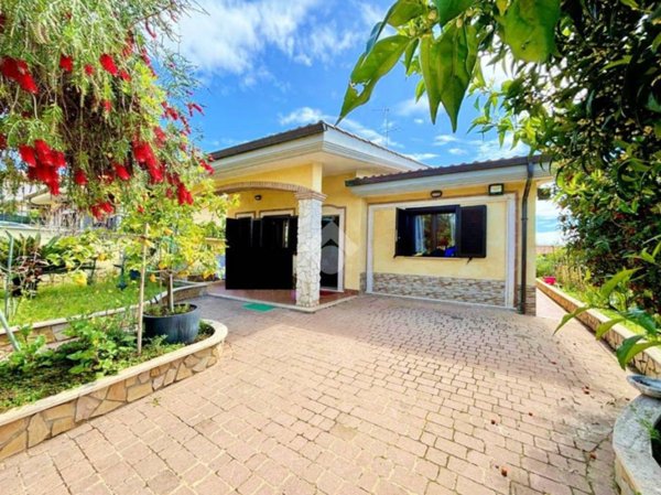 casa indipendente in vendita ad Anzio in zona Mare