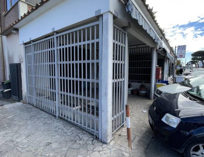 locale commerciale in vendita ad Anzio in zona Mare