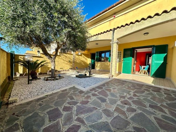 casa indipendente in vendita ad Anzio in zona Mare