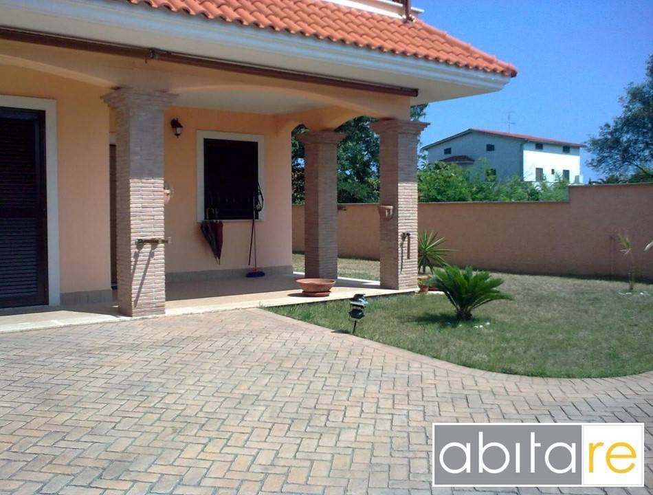 casa indipendente in vendita ad Anzio