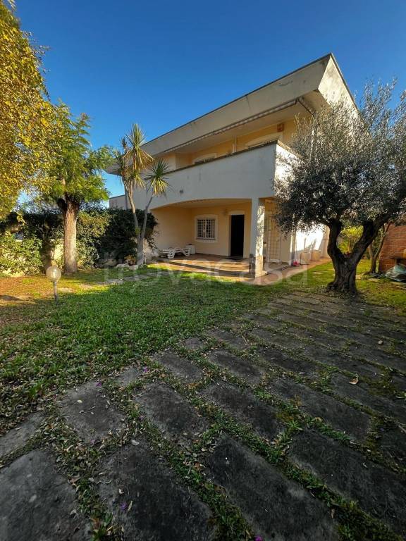 casa indipendente in vendita ad Anzio in zona Villa Claudia