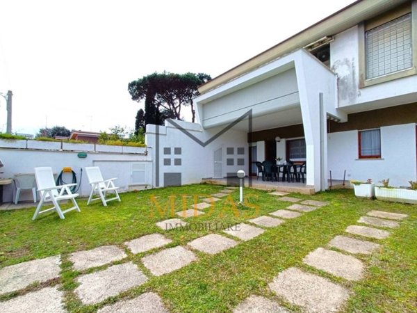 casa indipendente in vendita ad Anzio in zona Mare