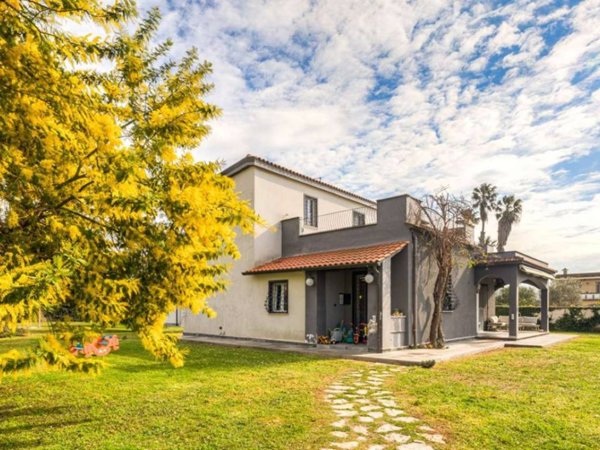 casa indipendente in vendita ad Anzio in zona Mare