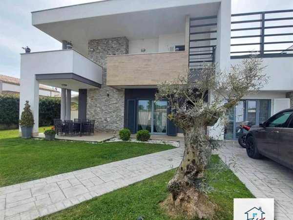 casa indipendente in vendita ad Anzio in zona Stazione