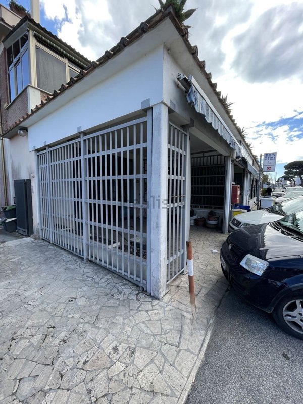 negozio in vendita ad Anzio