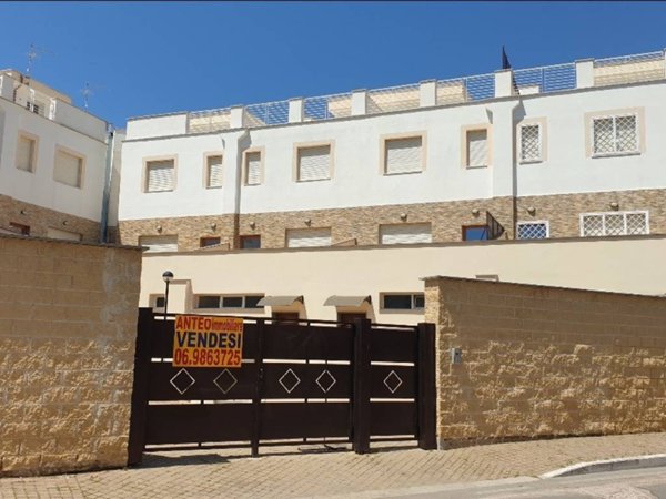 casa indipendente in vendita ad Anzio