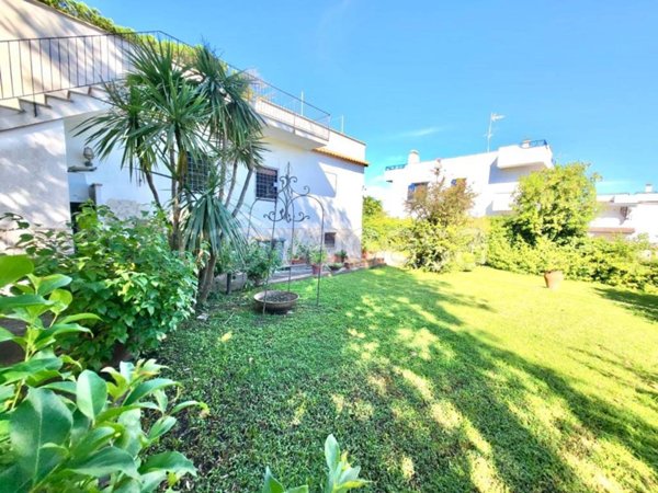 casa indipendente in vendita ad Anzio in zona Villa Claudia