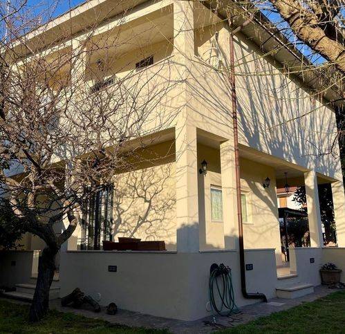 casa indipendente in vendita ad Anzio in zona Mare