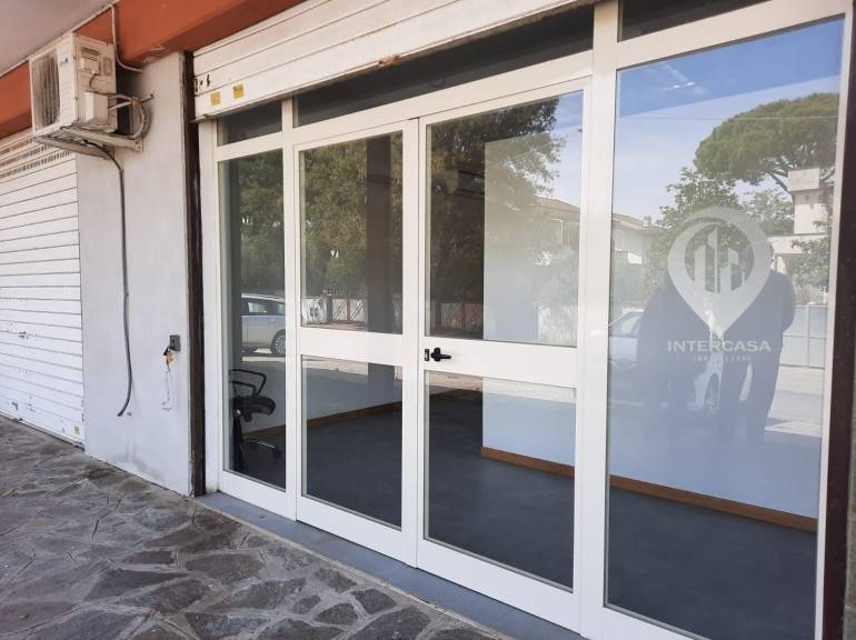 casa indipendente in vendita ad Anzio in zona Villa Claudia