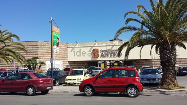 locale commerciale in vendita ad Anzio