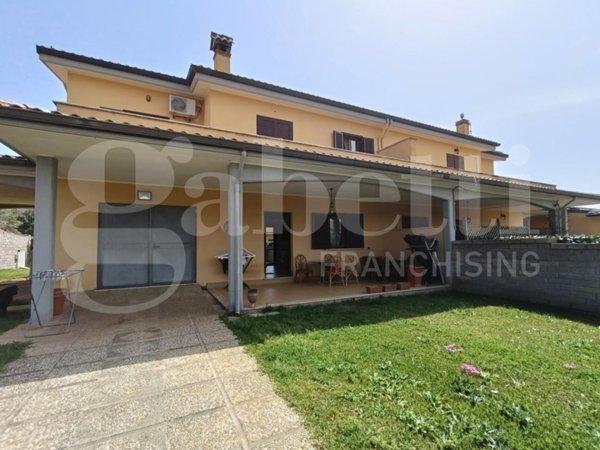 casa indipendente in vendita ad Anzio in zona Stazione