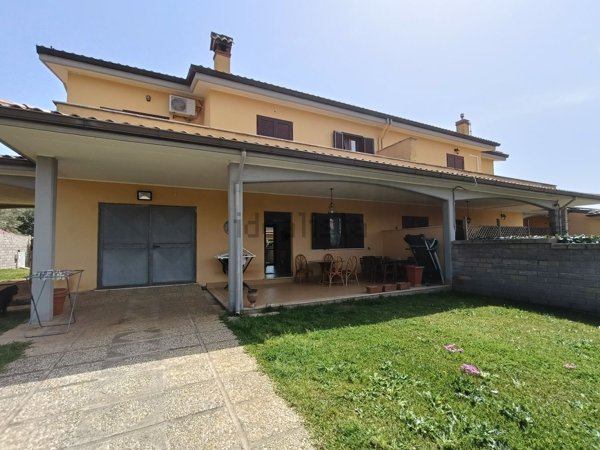 casa indipendente in vendita ad Anzio in zona Stazione