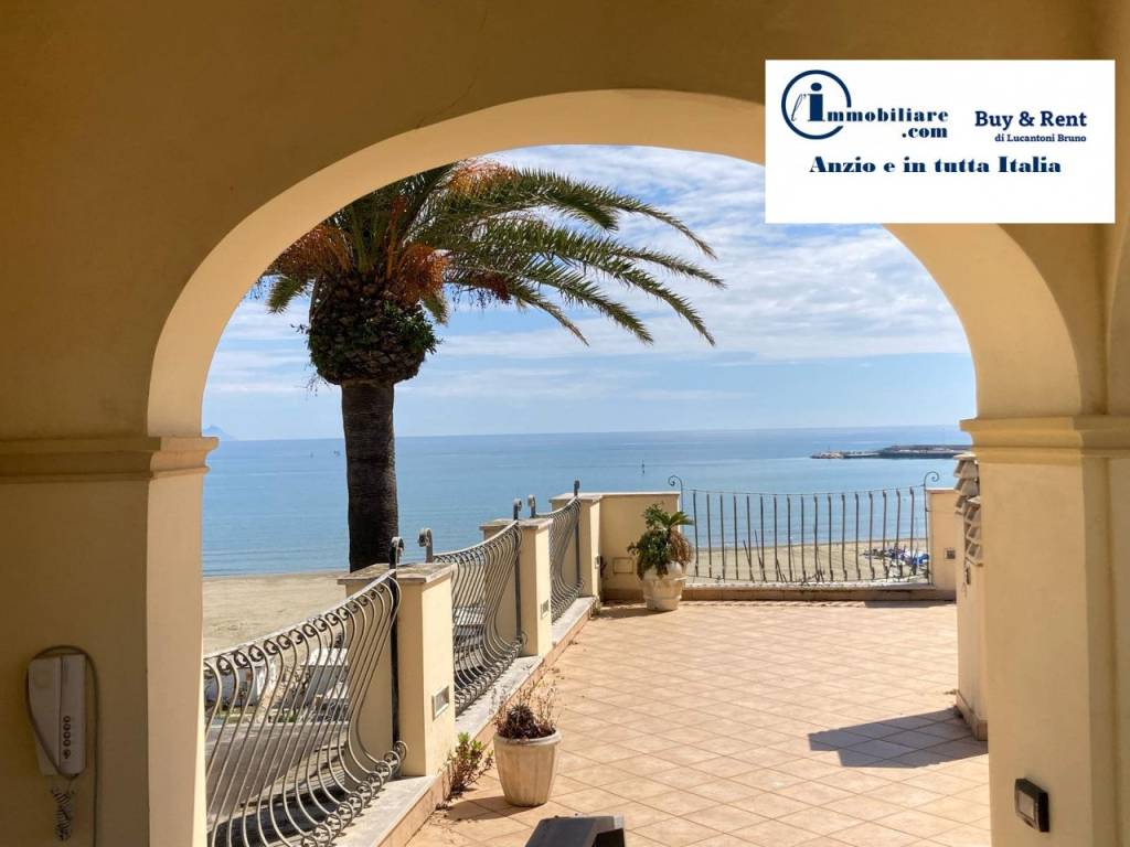 appartamento in vendita ad Anzio in zona Mare