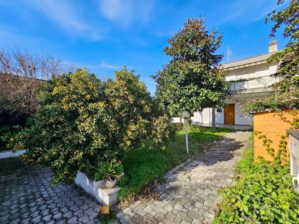 casa indipendente in vendita ad Anzio in zona Villa Claudia