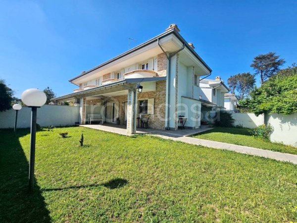 casa indipendente in vendita ad Anzio in zona Villa Claudia
