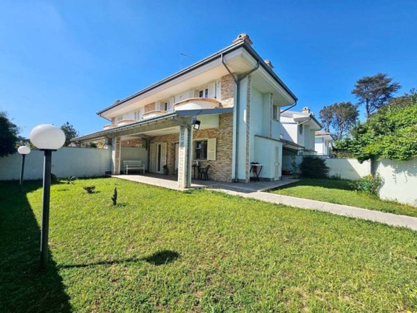 casa indipendente in vendita ad Anzio in zona Villa Claudia