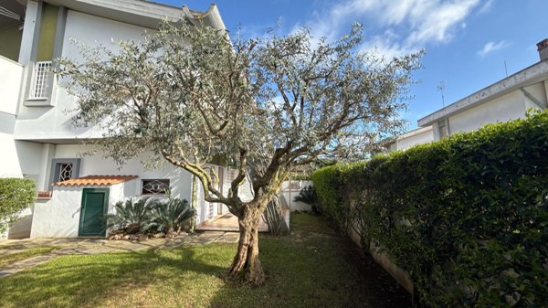 casa indipendente in vendita ad Anzio in zona Mare