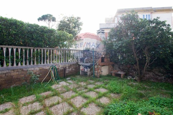 casa indipendente in vendita ad Anzio in zona Mare