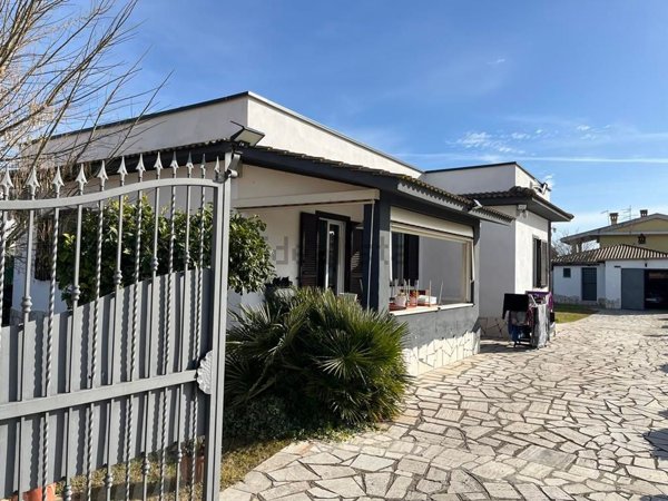 casa indipendente in vendita ad Anzio