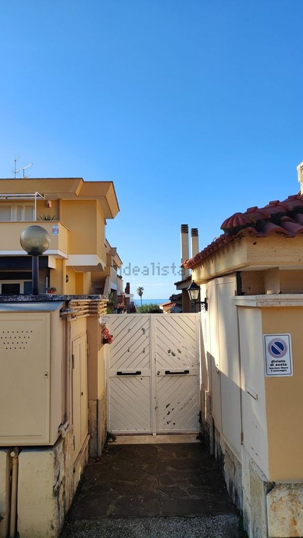 casa indipendente in vendita ad Anzio in zona Lido delle Sirene