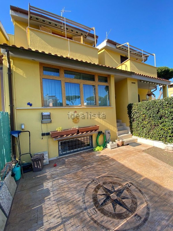 appartamento in vendita ad Anzio in zona Villa Claudia