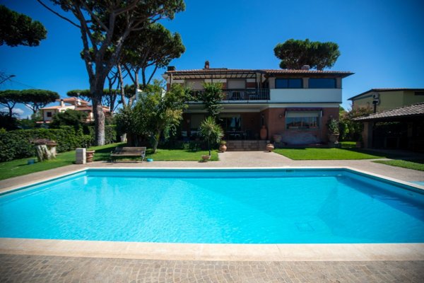 casa indipendente in vendita ad Anzio in zona Lido dei Pini