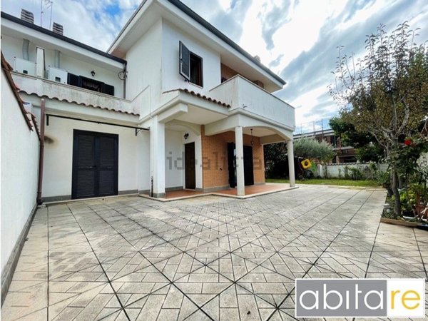 casa indipendente in vendita ad Anzio in zona Villa Claudia