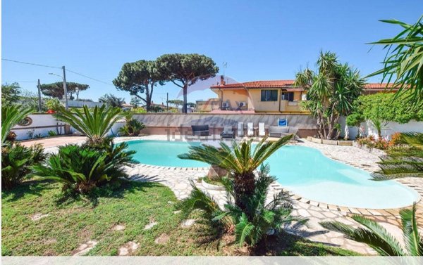 casa indipendente in vendita ad Anzio in zona Villa Claudia