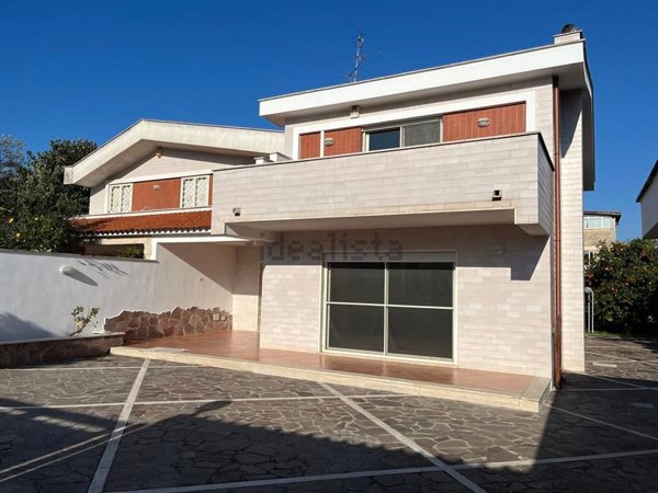 casa indipendente in vendita ad Anzio in zona Villa Claudia