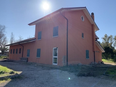 negozio in vendita ad Anzio