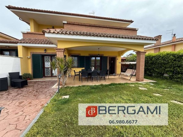 casa indipendente in vendita ad Anzio