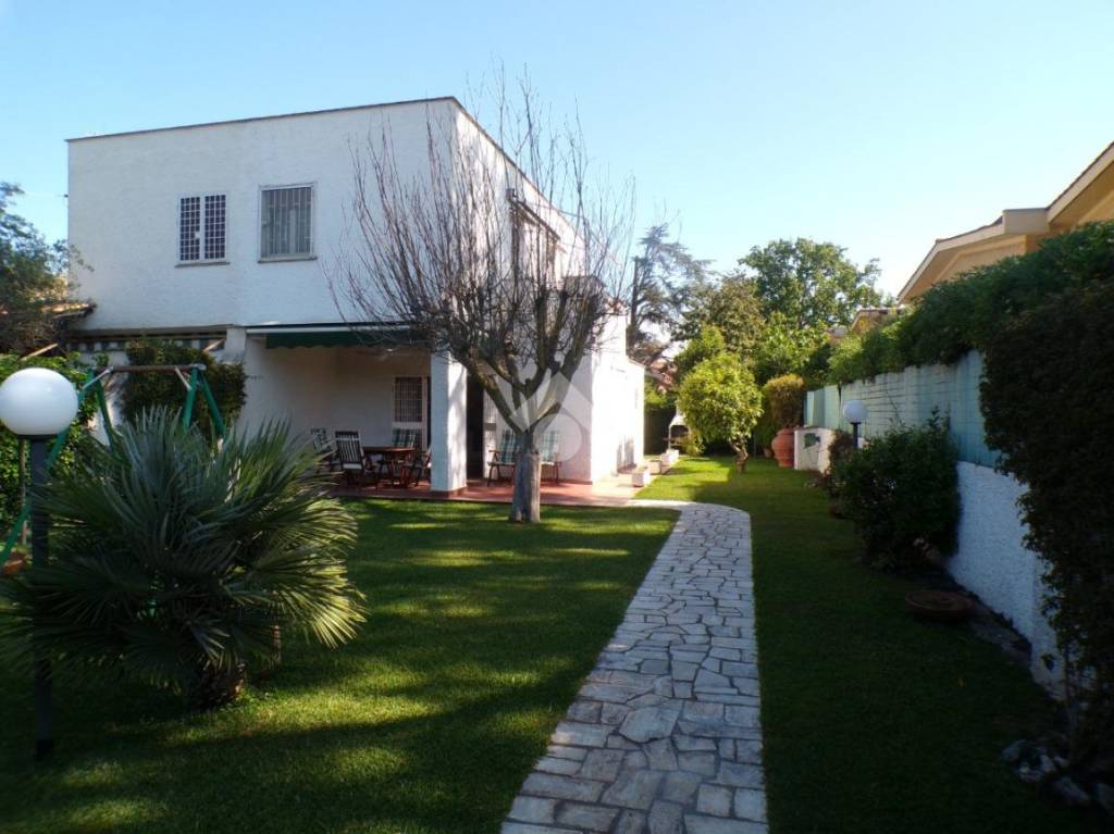 casa indipendente in vendita ad Anzio
