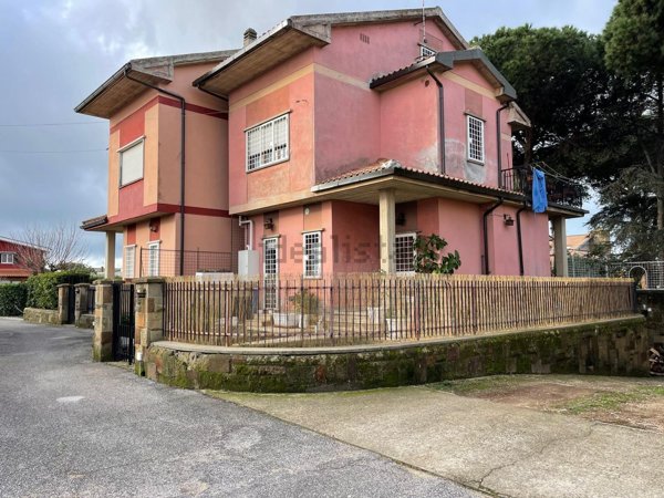 casa indipendente in vendita ad Anzio in zona Villa Claudia