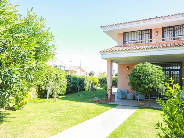 casa indipendente in vendita ad Anzio in zona Lido dei Pini