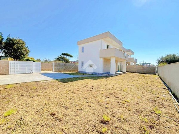 casa indipendente in vendita ad Anzio in zona Marechiaro