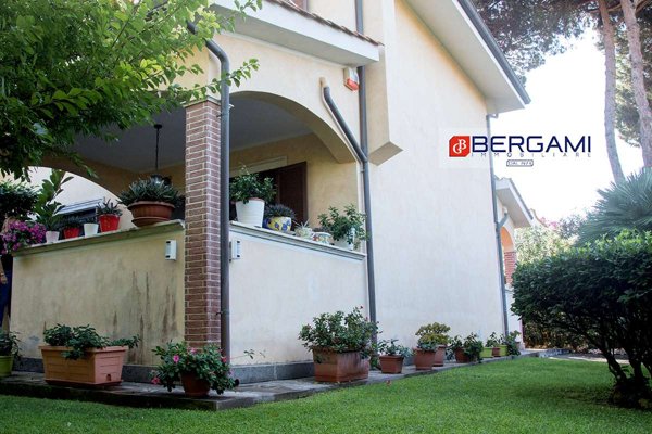 casa indipendente in vendita ad Anzio in zona Mare
