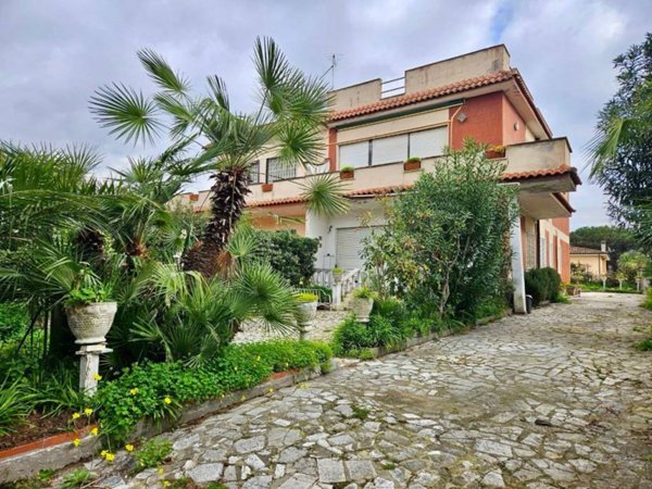 casa indipendente in vendita ad Anzio in zona Villa Claudia