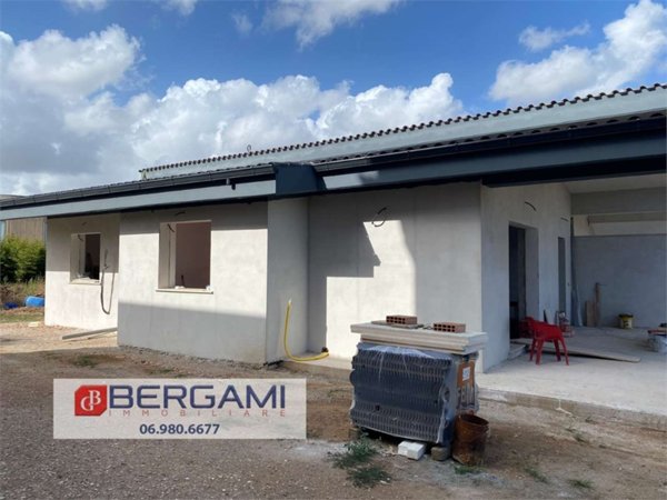 casa indipendente in vendita ad Anzio in zona Anzio Colonia