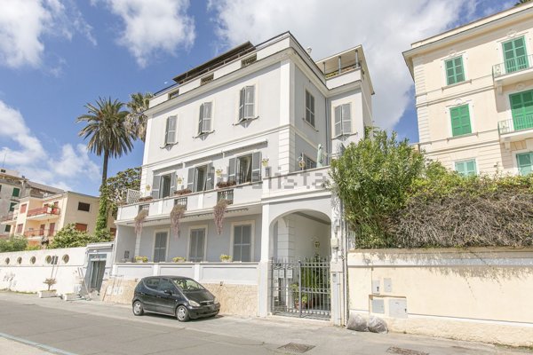 appartamento in vendita ad Anzio in zona Mare