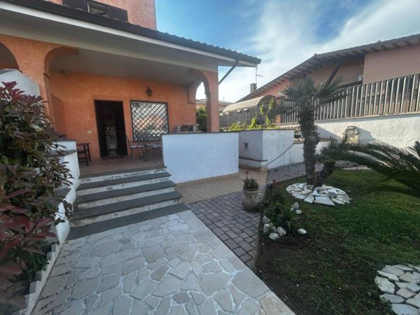 casa indipendente in vendita ad Anzio in zona Mare